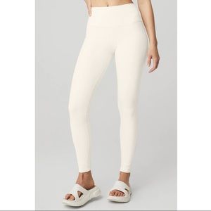Alo Yoga High-Waist Airbrush Leggings in Ivory - XS